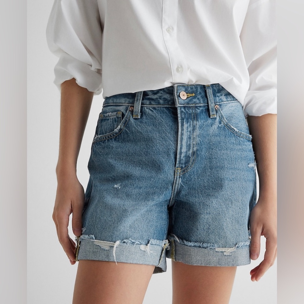 Mid rise medium wash midi Jean short
